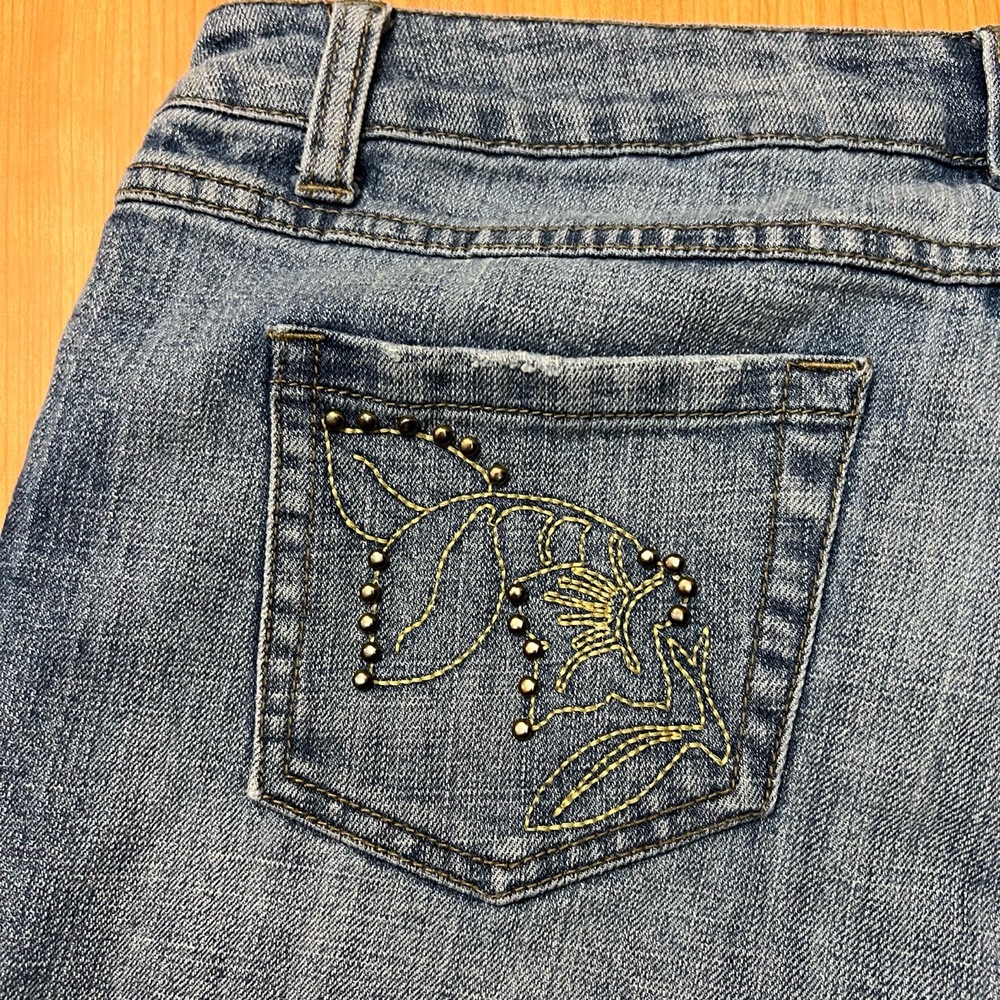 Baccini Denim Button Trim Studded Capri Pants Size 12 - Picture 9 of 12